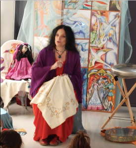 «Κάποτε ριζώνουν και τα λόγια και η καρδιά κάνει φτερά»